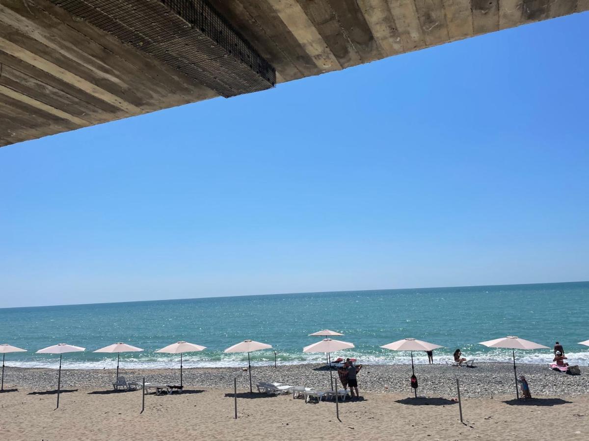 Hotel Black Sea Sukhumi Eksteriør bilde