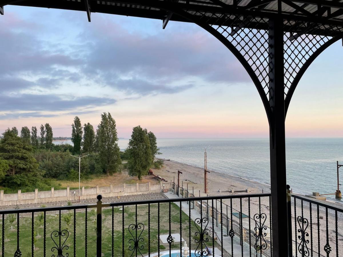 Hotel Black Sea Sukhumi Eksteriør bilde